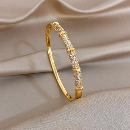 Elegant Diamond-encrusted Bone Bamboo Joint Shape Cuff Bracelet For Women Classic Plated Gold Shiny Temperament Jewelry Set Sans anicroche