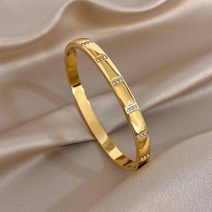 Elegant Diamond-encrusted Bone Bamboo Joint Shape Cuff Bracelet For Women Classic Plated Gold Shiny Temperament Jewelry Set Sans anicroche